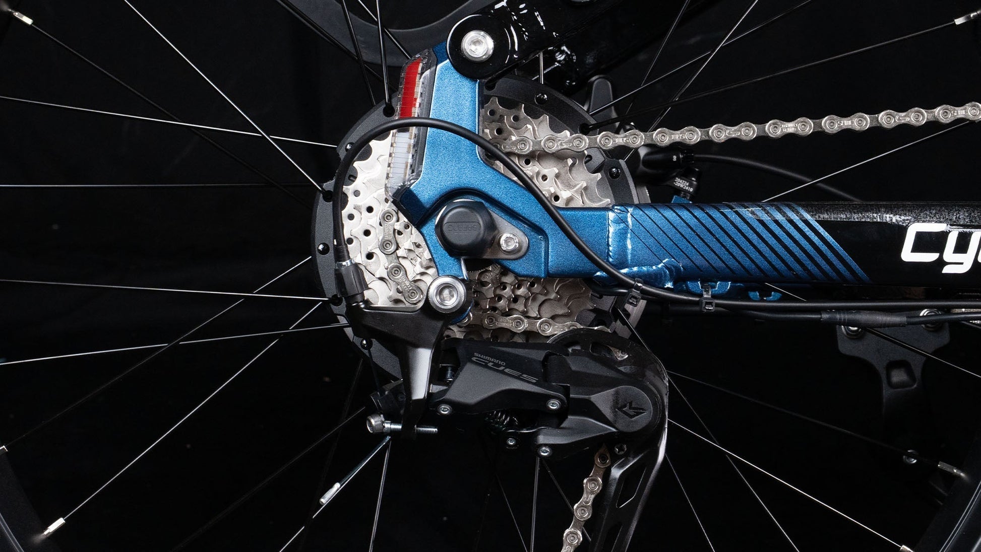 Close-up of a bicycle's gear system with a blue chain and 'Cygolite' branding.